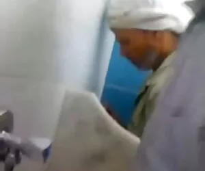 Կեղտոտ փոքր լիզում ոտք ունեցող մարդ հասուն կանայք մեծ կրծքեր սեւ