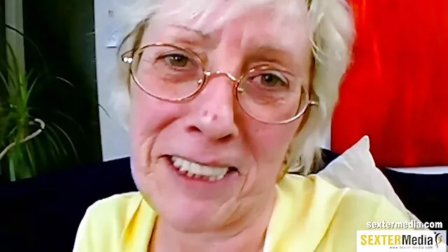 Babe-Cam-մոդելը ջրում է տատիկը մոմեր օրգազմի,